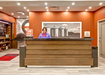 Hampton Inn & Suites by Hilton Grande Prairie hotel thumbnail 4