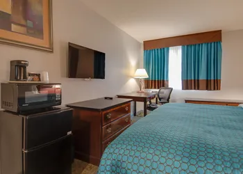 Americas Best Value Inn Hayward hotel thumbnail 7