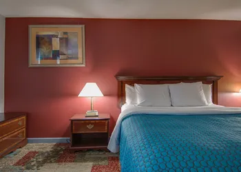 Americas Best Value Inn Hayward hotel thumbnail 8