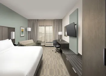 Holiday Inn Express Pensacola Downtown by IHG hotel thumbnail 5