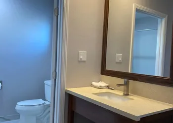 Colonial Motel hotel thumbnail 3