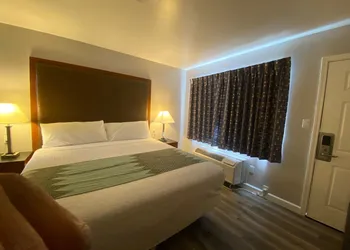Colonial Motel hotel thumbnail 4