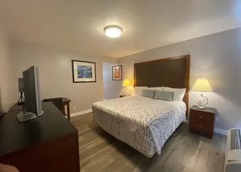 Colonial Motel hotel thumbnail 6