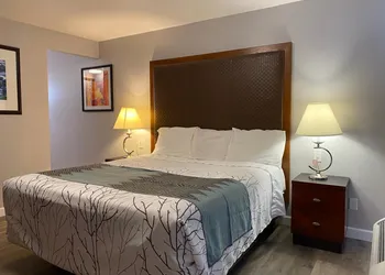 Colonial Motel hotel thumbnail 7