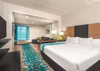 La Quinta Inn & Suites by Wyndham Cleveland near Lee Univ hotel thumbnail 5