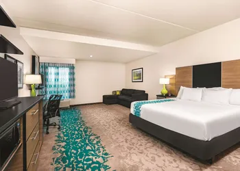 La Quinta Inn & Suites by Wyndham Cleveland near Lee Univ hotel thumbnail 6