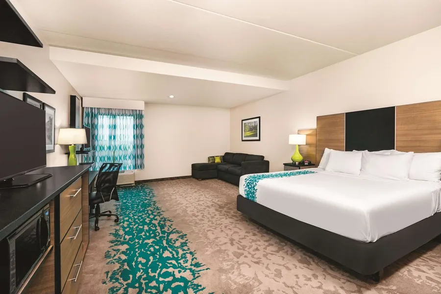 La Quinta Inn & Suites by Wyndham Cleveland near Lee Univ hotel detail image 6