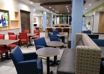 Holiday Inn Express & Suites Dallas Northeast - Arboretum by IHG hotel thumbnail 2