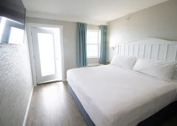 The Baywatch Resort hotel thumbnail 5
