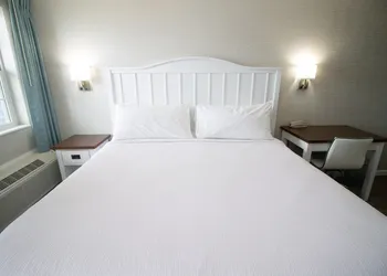 The Baywatch Resort hotel thumbnail 6