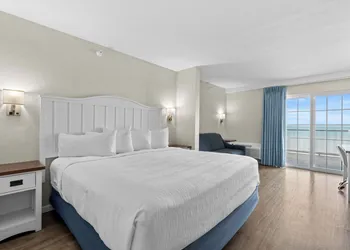 The Baywatch Resort hotel thumbnail 8