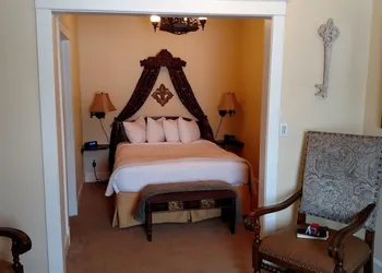 Ye Old English Inn hotel thumbnail 4