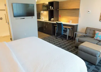 TownePlace Suites by Marriott Battle Creek hotel thumbnail 4