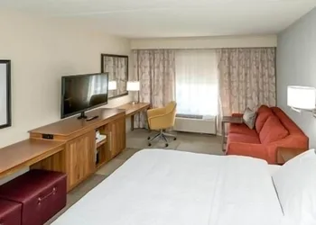 Hampton Inn & Suites St. Louis/Alton hotel thumbnail 5
