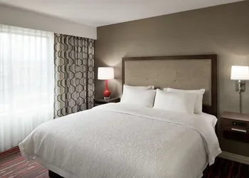 Hampton Inn & Suites St. Louis/Alton hotel thumbnail 8