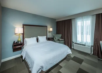 Hampton Inn by Hilton Amesbury hotel thumbnail 5