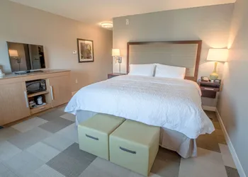 Hampton Inn by Hilton Amesbury hotel thumbnail 6