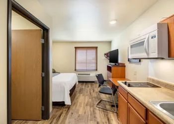 Econo Lodge Burlington I-70 hotel thumbnail 5