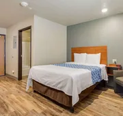 Econo Lodge Burlington I-70 hotel detail image 7