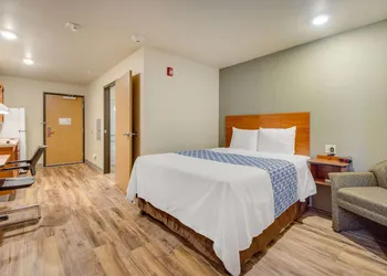Econo Lodge Burlington I-70 hotel thumbnail 8