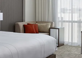 Calgary Airport Marriott In-Terminal Hotel hotel thumbnail 6