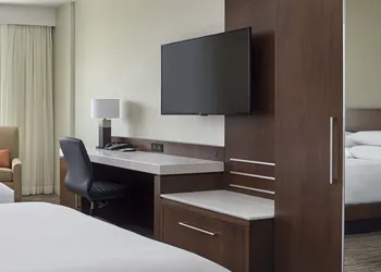 Calgary Airport Marriott In-Terminal Hotel hotel thumbnail 7