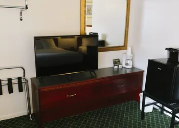 Grand Traverse Motel hotel thumbnail 8