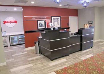 Hampton Inn McPherson hotel thumbnail 6