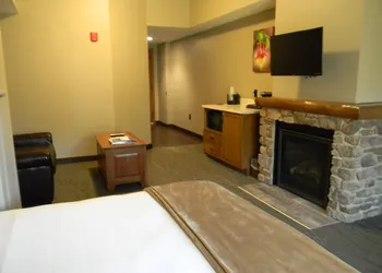 Echo Bluff State Park hotel thumbnail 4