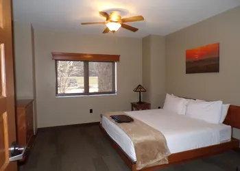Echo Bluff State Park hotel thumbnail 5