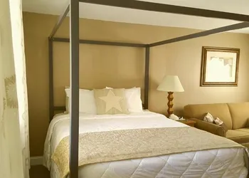Starlight Lodge Cape Cod hotel thumbnail 3