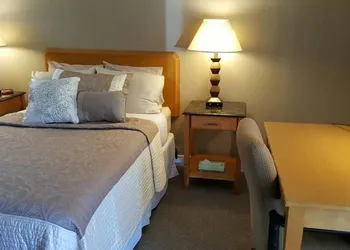 Starlight Lodge Cape Cod hotel thumbnail 6