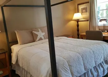 Starlight Lodge Cape Cod hotel thumbnail 7