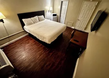 Downbeach Inn hotel thumbnail 3