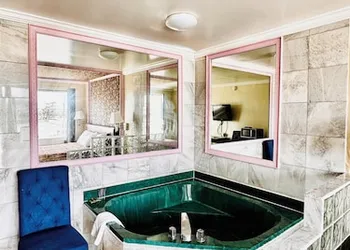 Downbeach Inn hotel thumbnail 5