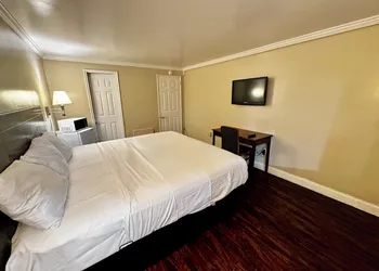 Downbeach Inn hotel thumbnail 6