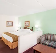 Days Inn by Wyndham Lavonia hotel detail image 3