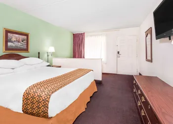 Days Inn by Wyndham Lavonia hotel thumbnail 4