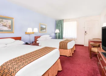 Days Inn by Wyndham Lavonia hotel thumbnail 5
