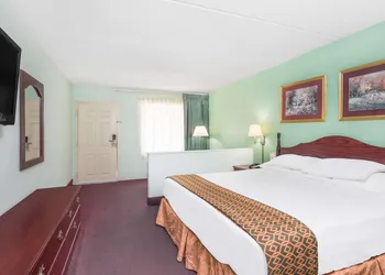 Days Inn by Wyndham Lavonia hotel thumbnail 6