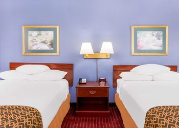 Days Inn by Wyndham Lavonia hotel thumbnail 8