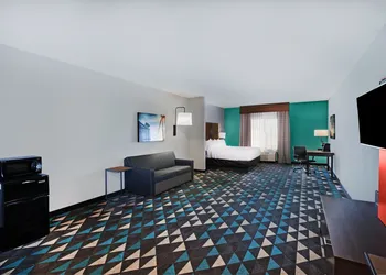 Holiday Inn Express & Suites Perryton by IHG hotel thumbnail 4