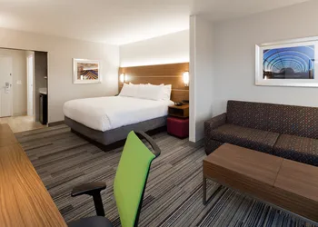 Holiday Inn Express & Suites East Peoria - Riverfront by IHG hotel thumbnail 7