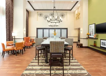 Hampton Inn & Suites Niles/Warren hotel thumbnail 3