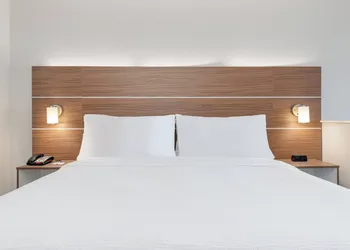 Holiday Inn Express & Suites Moore by IHG hotel thumbnail 5