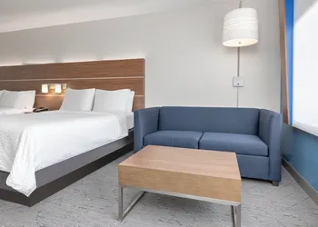 Holiday Inn Express & Suites Moore by IHG hotel thumbnail 6