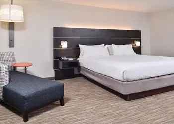 Holiday Inn Express & Suites Parkersburg East by IHG hotel thumbnail 3