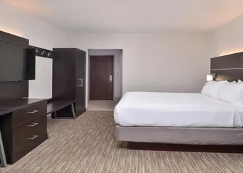 Holiday Inn Express & Suites Parkersburg East by IHG hotel thumbnail 5