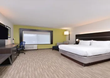 Holiday Inn Express & Suites Parkersburg East by IHG hotel thumbnail 7