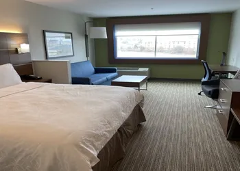 Holiday Inn Express & Suites Brenham South by IHG hotel thumbnail 8